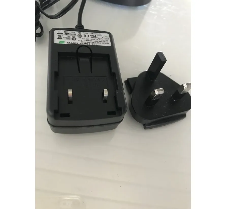 I100 – Ladegerät für den Identifier