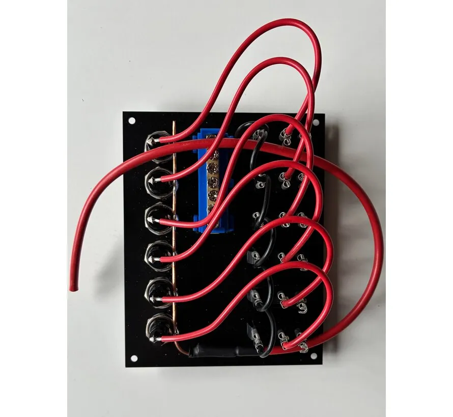 Schakelpaneel met 6 schakelaars zwart voor 12V en 24V met zekeringen en controle-leds