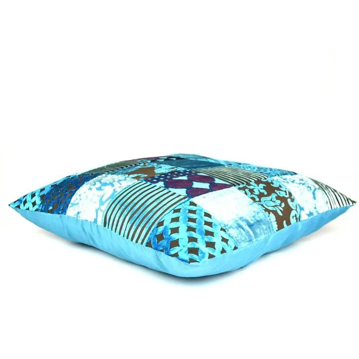 Turquoise loungekussen voor de bank