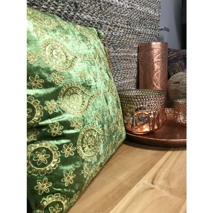 Groen fluwelen sierkussen met gouden kwastjes