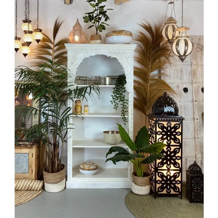 Oosterse witte boekenkast