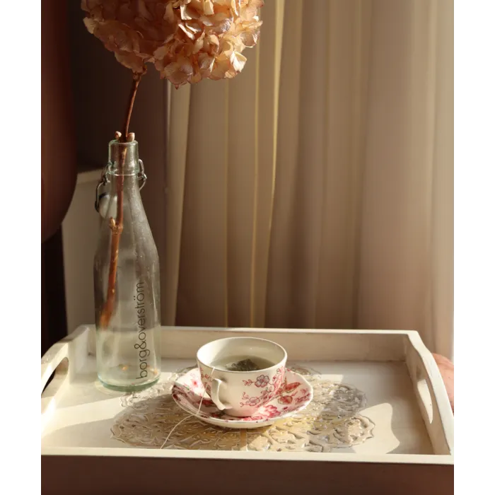 Wit dienblad met Lotusbloem