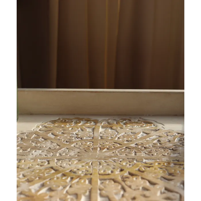 Wit dienblad met Lotusbloem