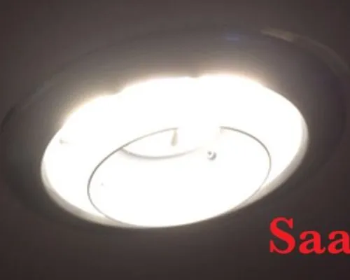 Hoezo een saaie plafondlamp?