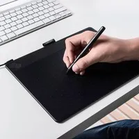 Wacom Intuos Art Pen & Touch Small tekentablet black