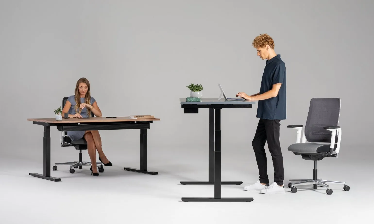 Hoe lang moet je staan achter een zit-sta bureau?