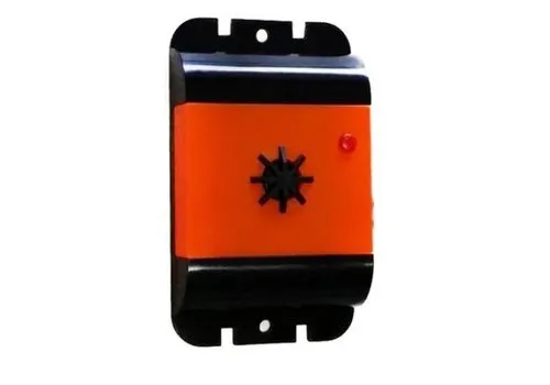 Isotronic Marterverjager voor in de auto 12V