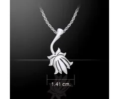 Lotus flower hanger van zilver