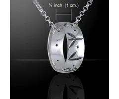 Runen ring aan ketting zilver