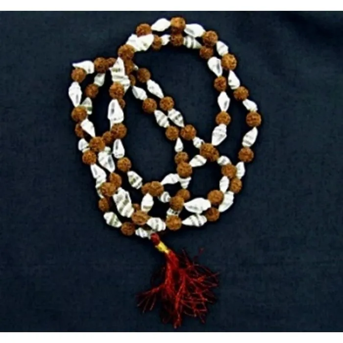 Mala rudraksha en schelpjes