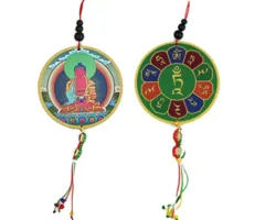 Auto of raamhanger Boeddha en dorje