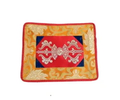 Klankschaal-altaarkleed dorje brokaat rood