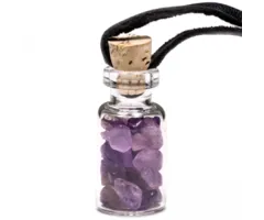 Flesje met Amethist steentjes aan koord