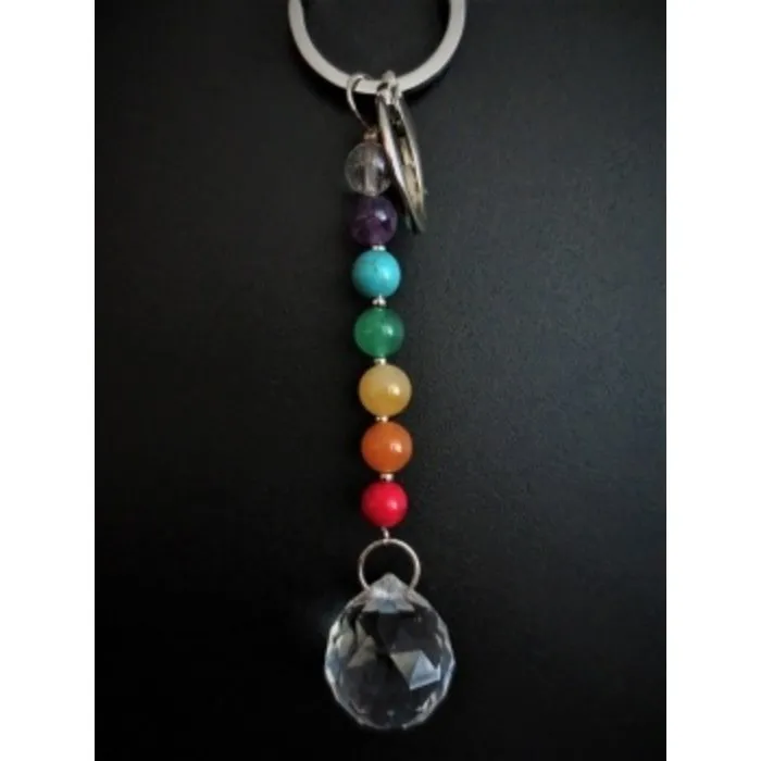 Chakra sleutelhanger met een regenboogkristal bolletje