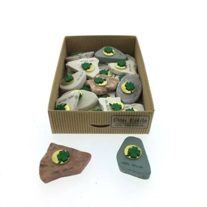 Gelukscent met klavertje 4 op steen