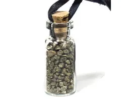 Geschenkflesje aan waxkoord met pyriet