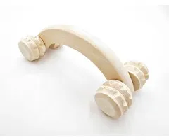 Houten massage roller met handvat