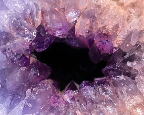 Amethist, de brenger van rust en spiritueel bewustzijn