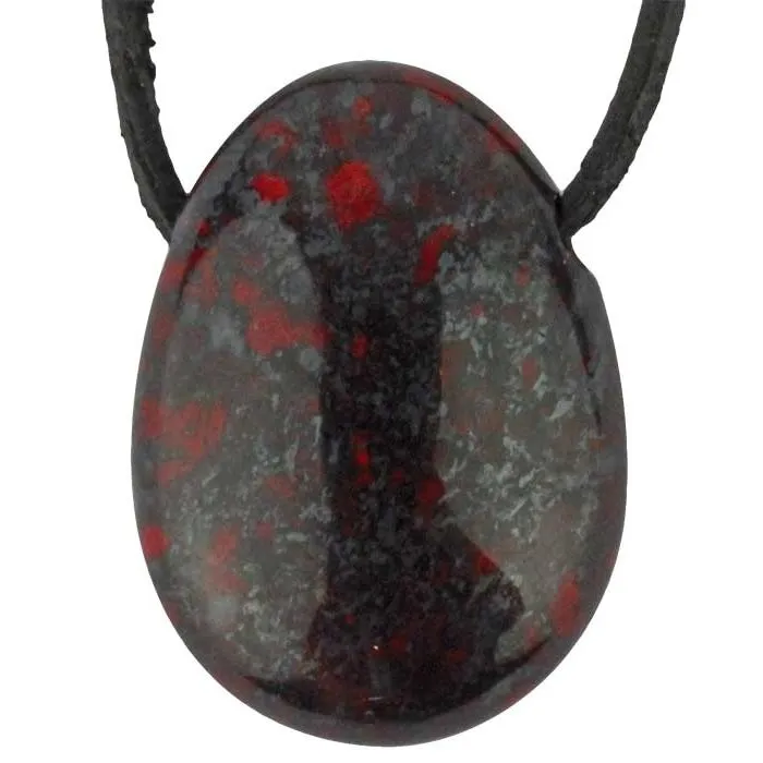 Hanger bloedsteen met koord