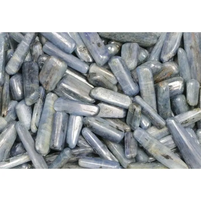 Kyaniet staafje getrommeld