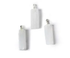 Witte seleniet ruw edelsteenhanger