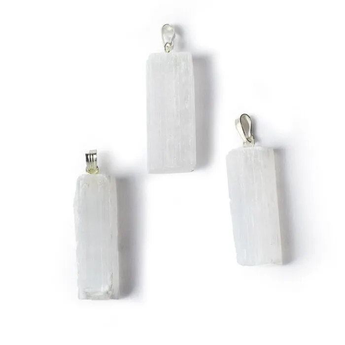 Witte seleniet ruw edelsteenhanger