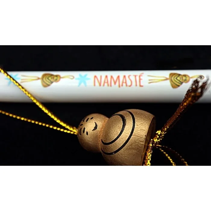 Pen Namaste met  geluksboeddha
