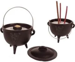 Cauldron (heksenketel) Triquetra symbool