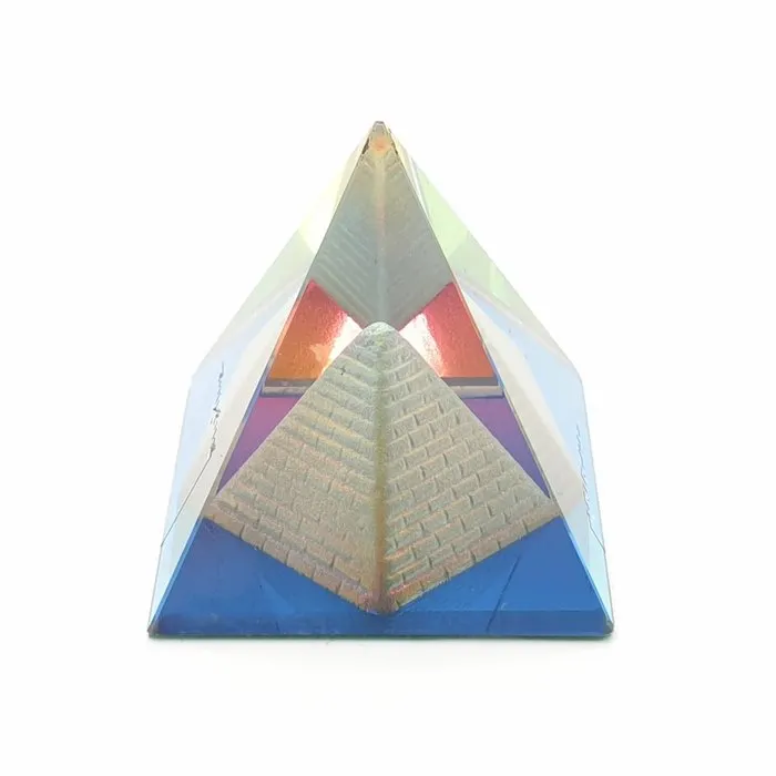 Gekleurde Piramide met piramide erin 5 cm