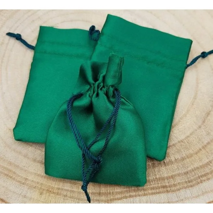 Satijnen zakje groen 6 x 9 cm