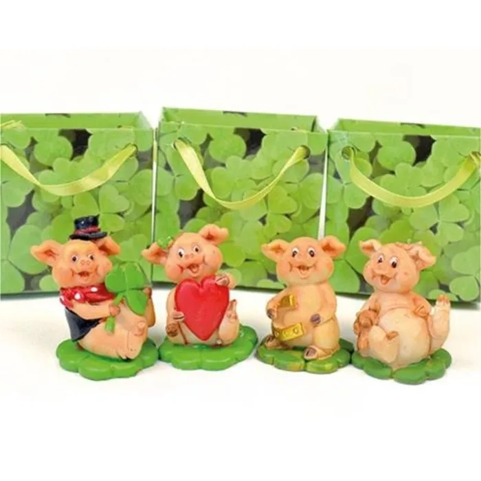 Geluksvarkentje in tasje met kaartje