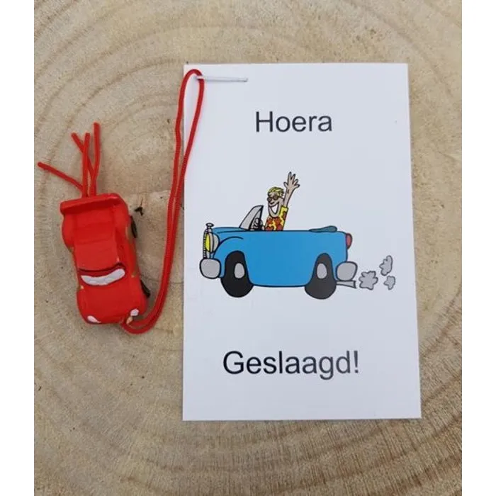 Kaartje met auto - Hoera Geslaagd!