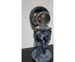 Gothic beeld met spiegel