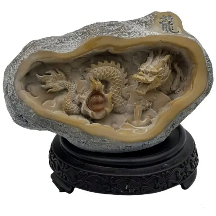 Draak met bol in grot