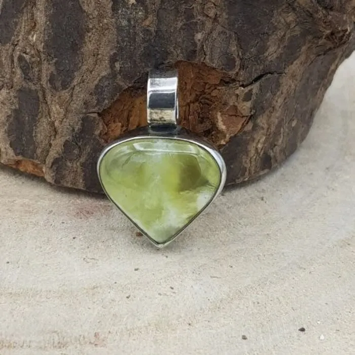 Prehniet hanger zilver