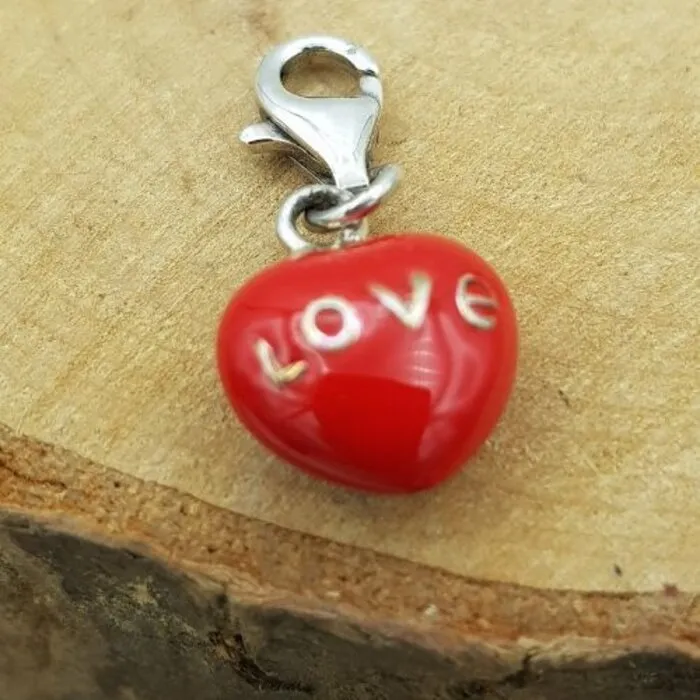 Bedeltje rood hart Love zilver