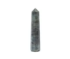 Labradoriet obelisk