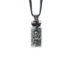 Geschenkflesje aan koord met pyriet en feng shui kikker