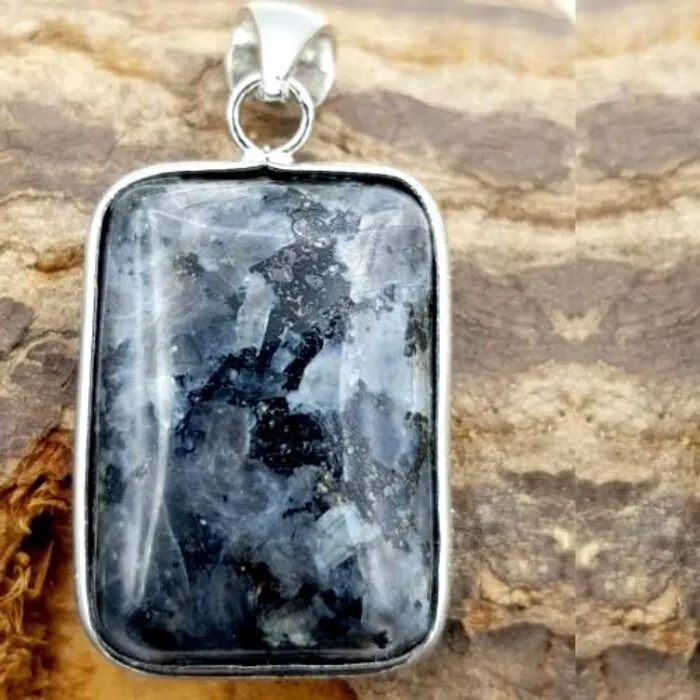 Larvikiet - Zen Hanger