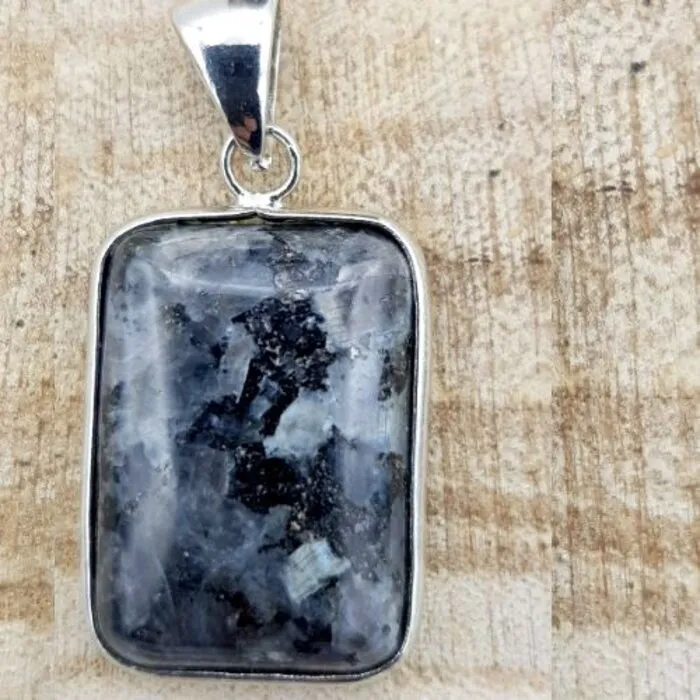 Larvikiet - Zen Hanger