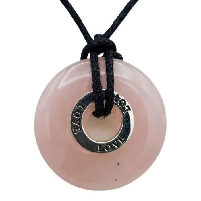 Rozenkwarts Donut Hanger met Zilveren "Love" Ring