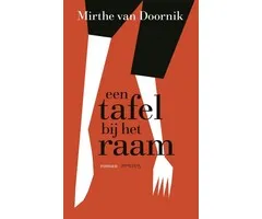 Een tafel bij het raam