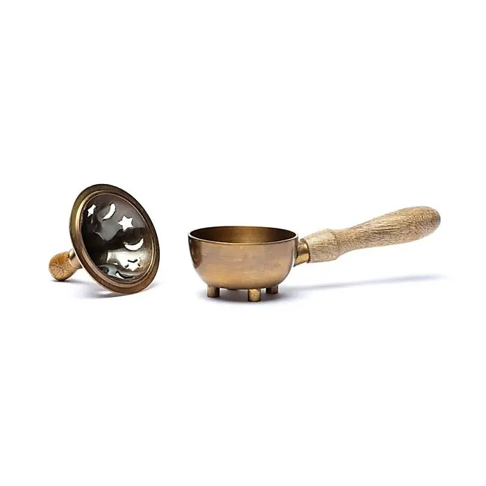 Messing wierookbrander met houten handvat