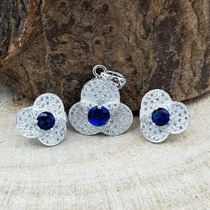 Setje oorbel en hanger blue flower