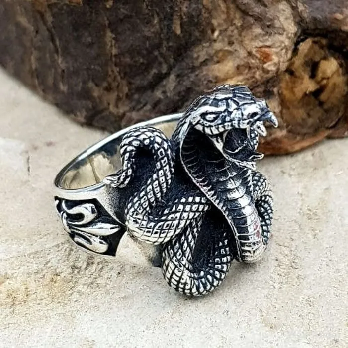Ring Zilver Met Kobra - Maat 9,5