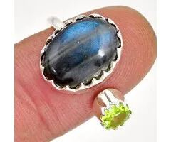 Ring zilver blauwe labradoriet  met peridoot maat 7