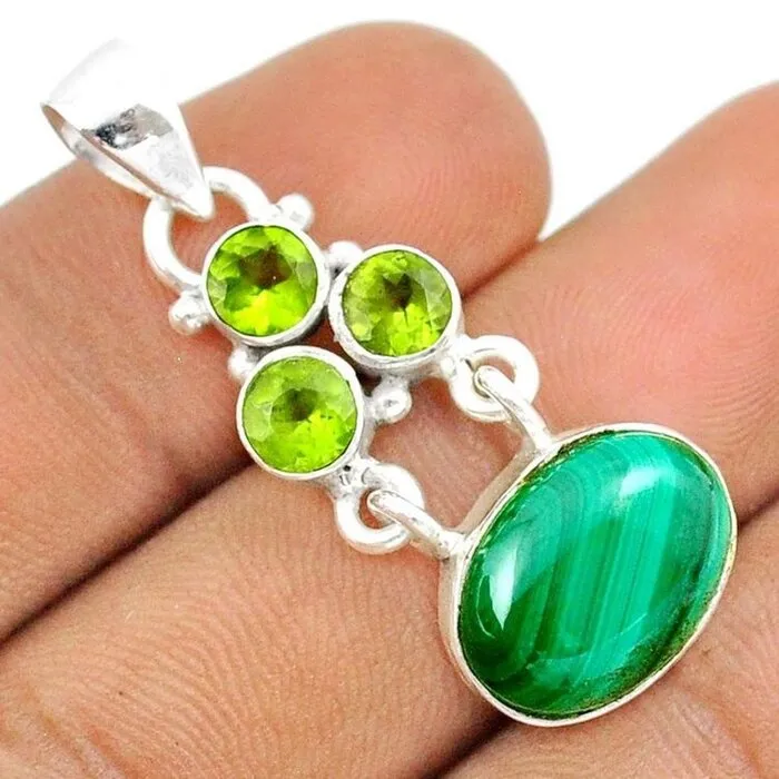 Zilveren hanger malachiet  met peridoot