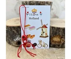 Kaartje "I Love Holland" met een houten klompje