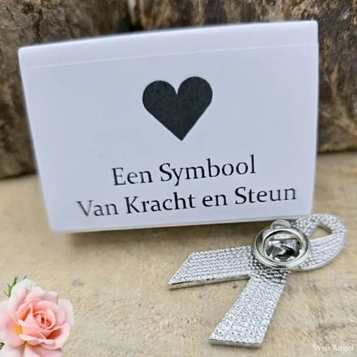 Wensdoosje met Pink Ribbon Pin