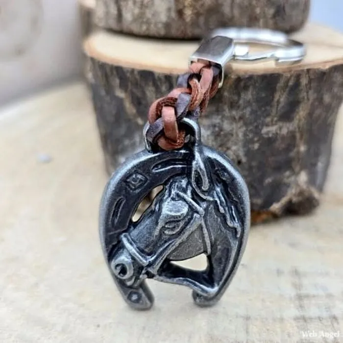 Sleutelhanger paard van tin en leer
